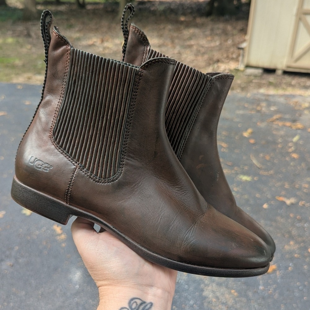 UGG Bonham Chelsea Boots Brown Leather Ankle Booties 9 Fall Staple Pull On